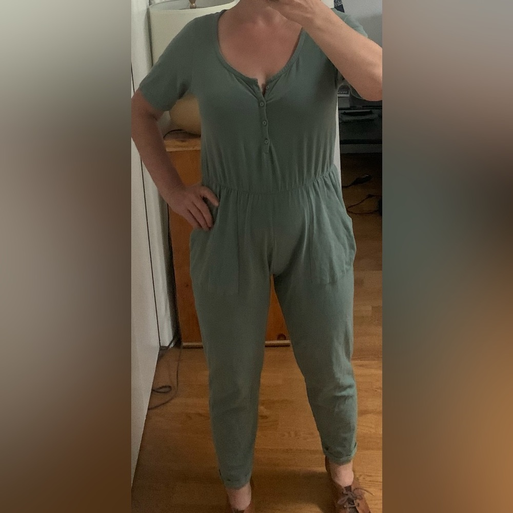 Almost like new, very few wears and made from soft organic cotton!